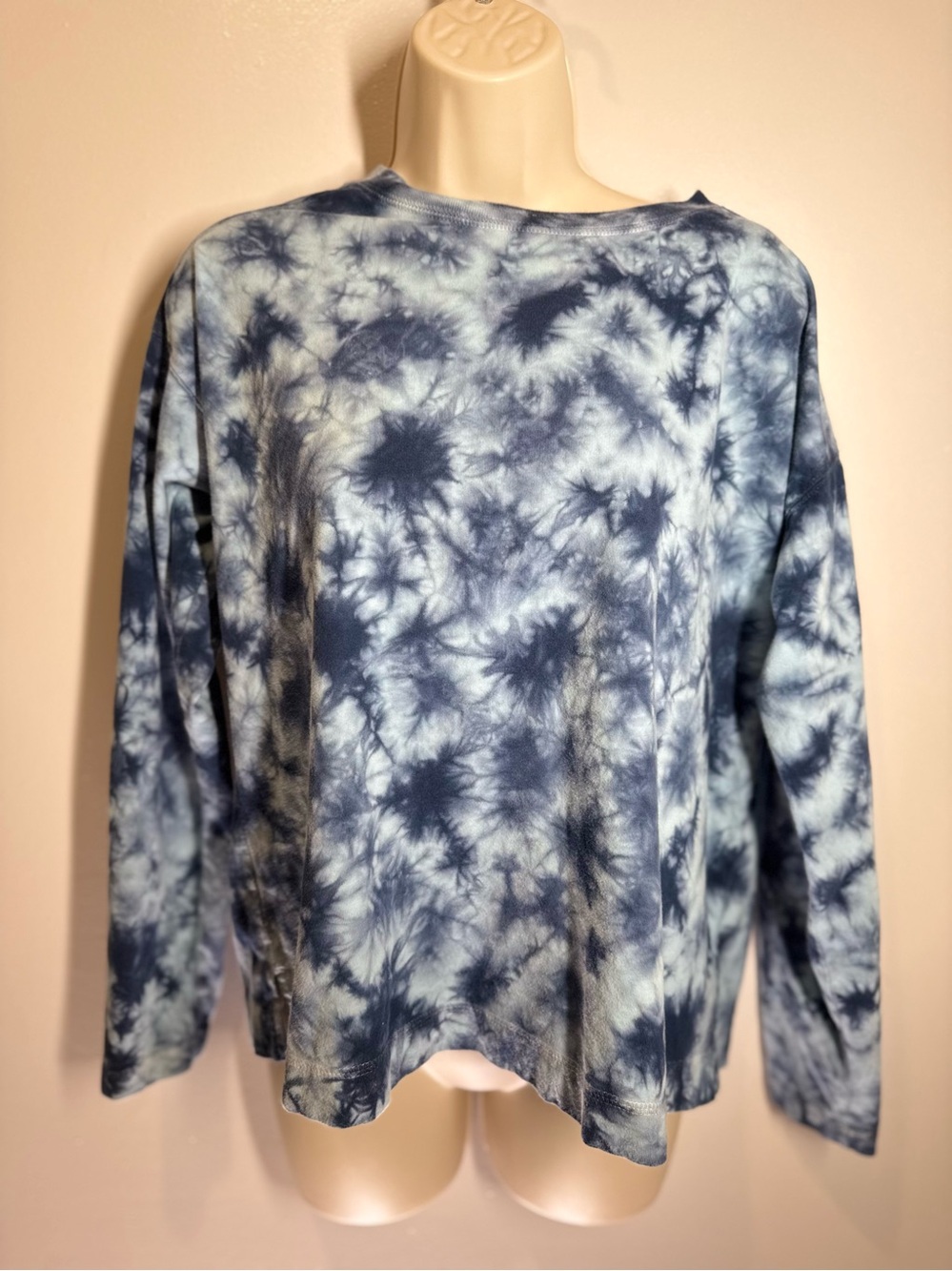 Old Navy Women's Blue Tie-Dye Long Sleeve Top
